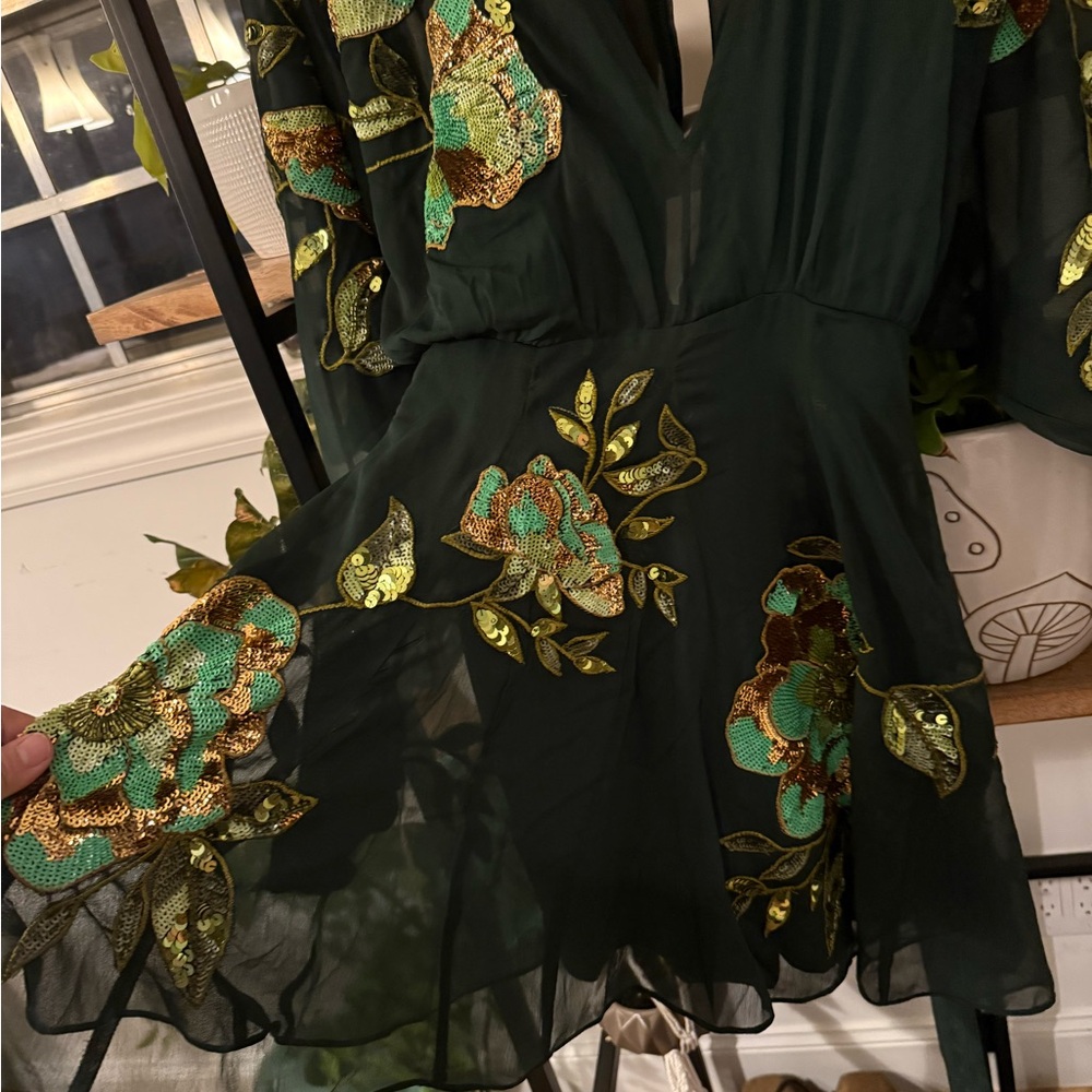 Nordstrom cocktail mini dress emerald green with sequins